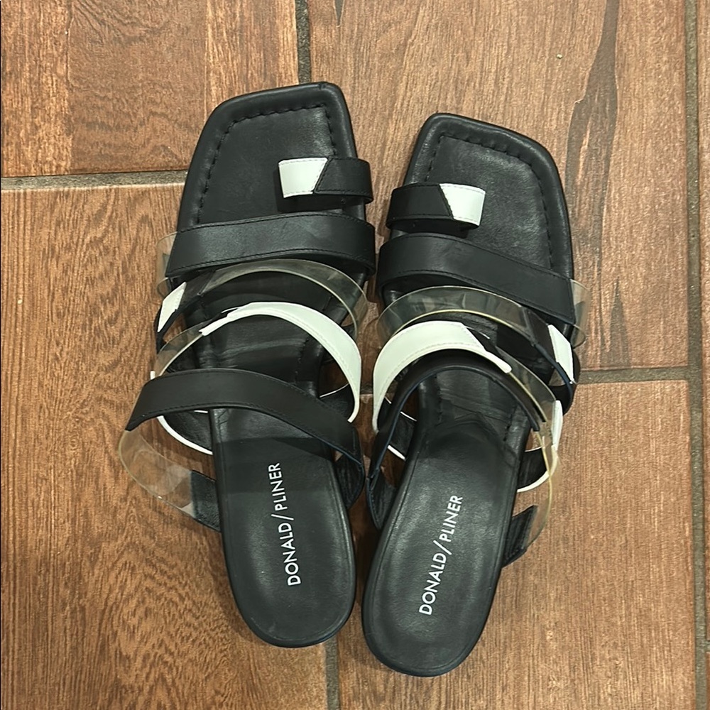 Donald Pliner size 9 leather black-and-white slip on sandals